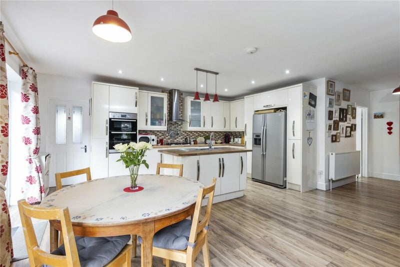 'Big room in chilled house with garden nr Godalming' Room to Rent from