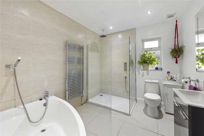 'Big room in chilled house with garden nr Godalming' Room to Rent from