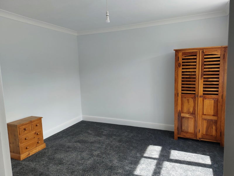 'Big room in chilled house with garden nr Godalming' Room to Rent from