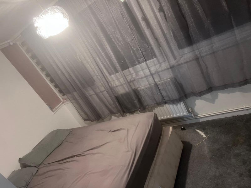'3 bed 1 min away form Caledonian Road station ' Room to Rent from
