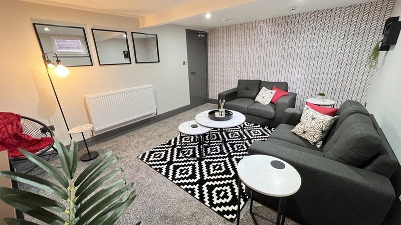 Photo 1: Living room