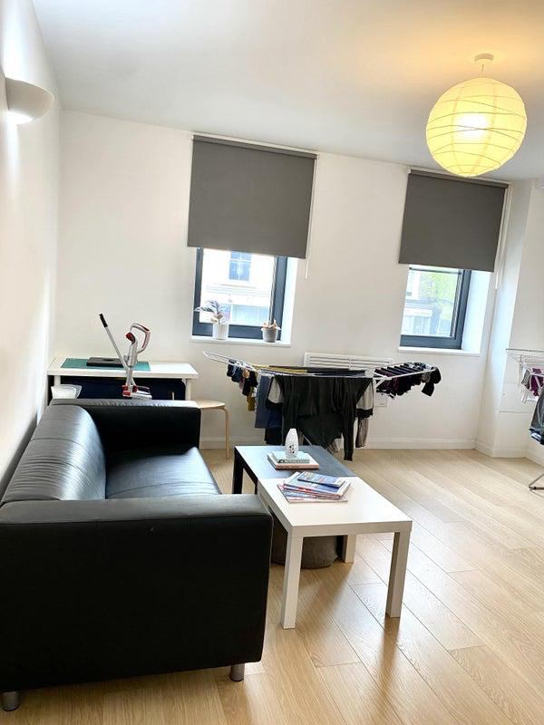'Ensuite Room Available in Clapham Junction - £1225' Room to Rent from ...