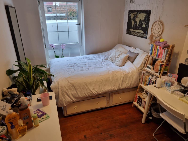 Photo 1: Bedroom