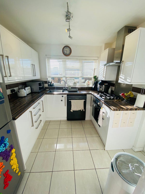 'Double Bedroom Available Luton Bramingham.' Room to Rent from SpareRoom