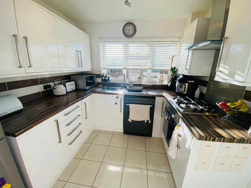 'Double Bedroom Available Luton Bramingham.' Room to Rent from SpareRoom