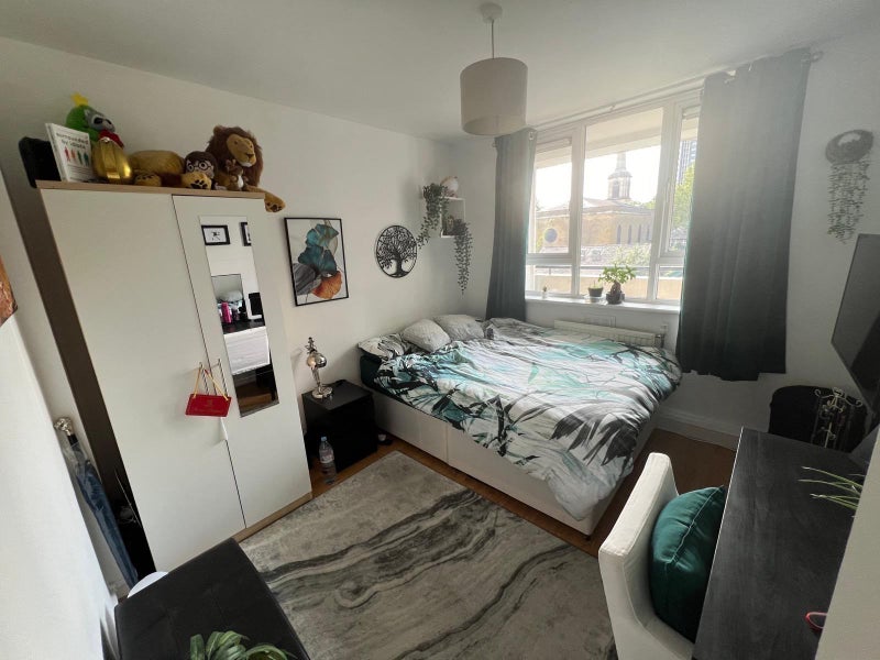 Photo 1: Bedroom 2, bed and wardrobe will remain