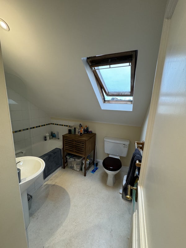 'Cosy and light filled double bedroom with ensuite' Room to Rent from