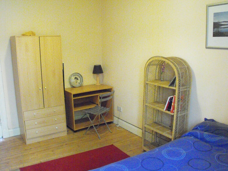 'Large Double Room to Let in Partick Flat' Room to Rent from SpareRoom