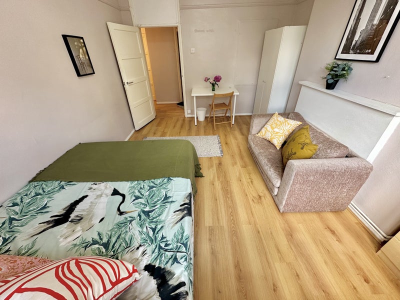 'NOWFabulous Master room7min FarringdonAll incl' Room to Rent from SpareRoom