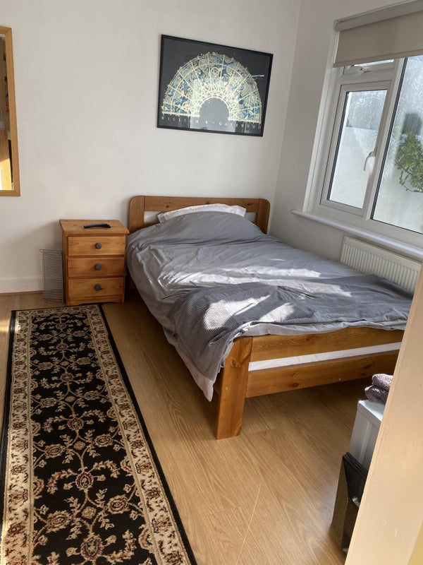 Photo 1: Furnished double bedroom