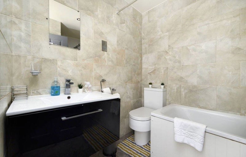 'Large Double room London Zone 3' Room to Rent from SpareRoom