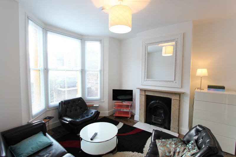 Photo 1: Living Room 🛋️