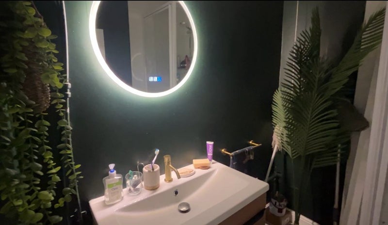 Photo 1: 1 of 2 bathrooms between 5