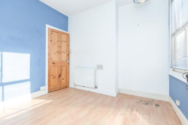 'Sharing room available near University Leicester ' Room to Rent from