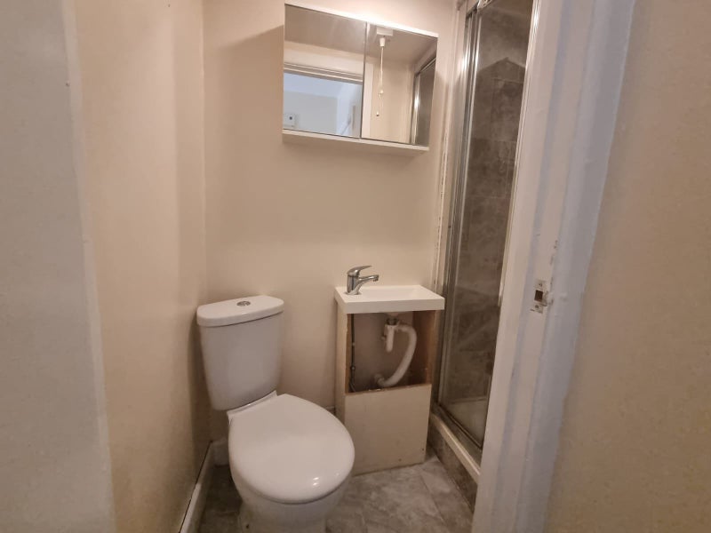 'DSS Studio Flat Available Bellingham Catford SE6' Room to Rent from
