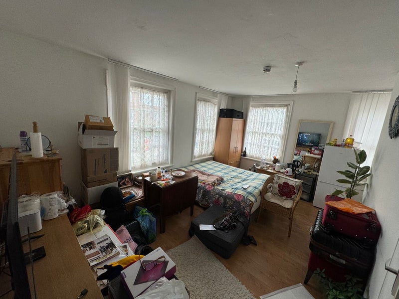 'Studio flat for rent in Edgware, HA8 ' Room to Rent from SpareRoom