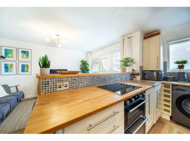 '2 bedroom flat available (not a winter let)' Room to Rent from SpareRoom