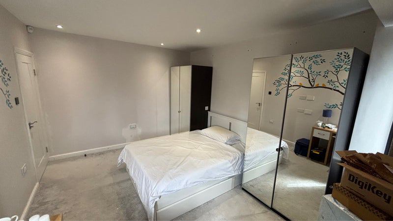 Photo 1: Bedroom