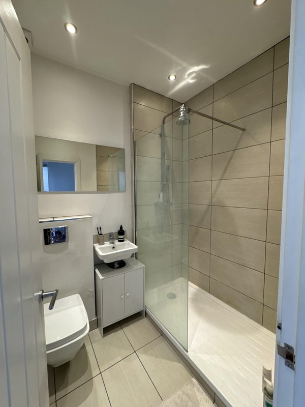 '1 bedroom apartment on Mildmay Road 2 week suble' Room to Rent from