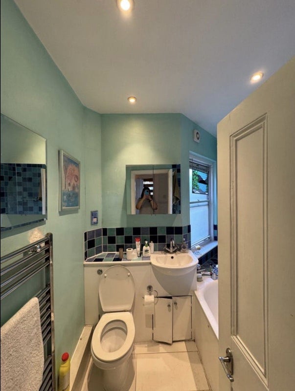 '4 Bed apartment 4 min walk to Vauxhall Station' Room to Rent from