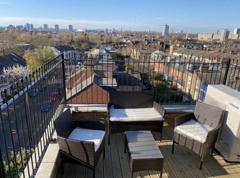 'Looking for a roommate Clapham Junction 1200' Room to Rent from