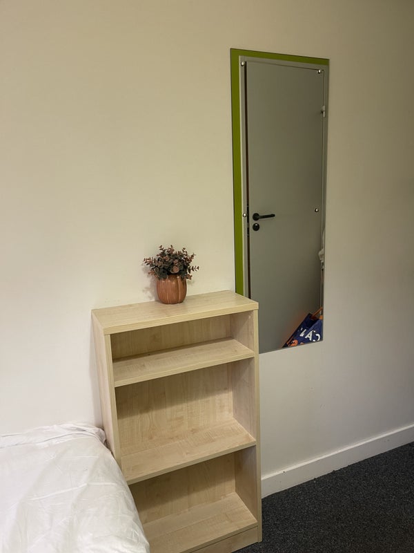 'Student Housing Available!! ' Room to Rent from SpareRoom