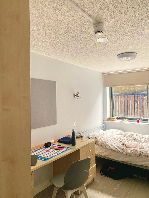 'Spacious cute room in a student housing!' Room to Rent from SpareRoom