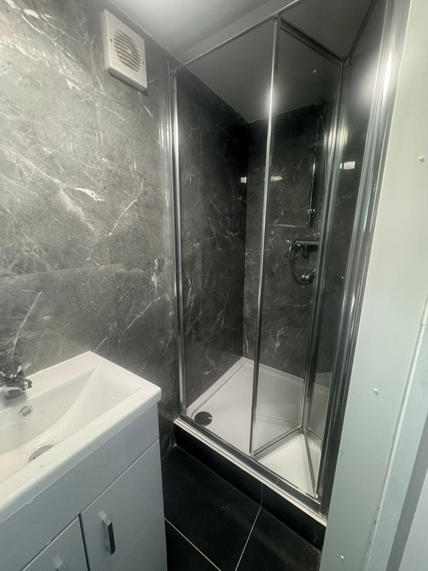 'Newly Refurbished Studio For Rent In Hounslow ' Room to Rent from