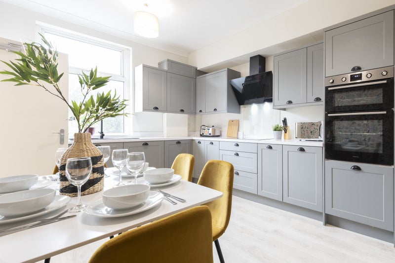 Photo 1: Kitchen/Dining