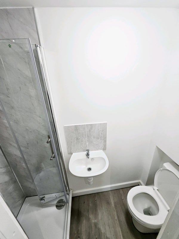 'Brand new studio in highly sought after zone 1 ' Room to Rent from