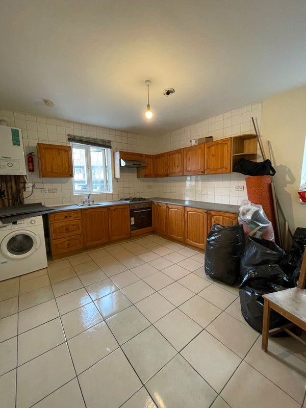 'Spacious 4 Rooms in Chingford/Highams Park' Room to Rent from SpareRoom