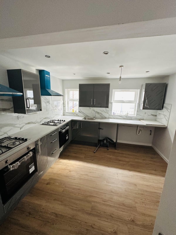 '**Newly Renovated Ensuite Rooms To Rent**' Room to Rent from SpareRoom