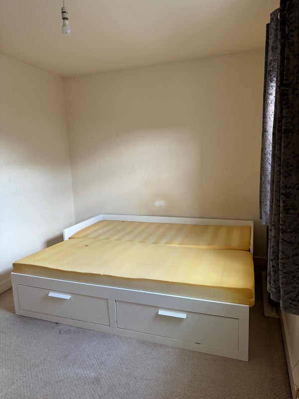 'Lovely double room in Woolwich' Room to Rent from SpareRoom