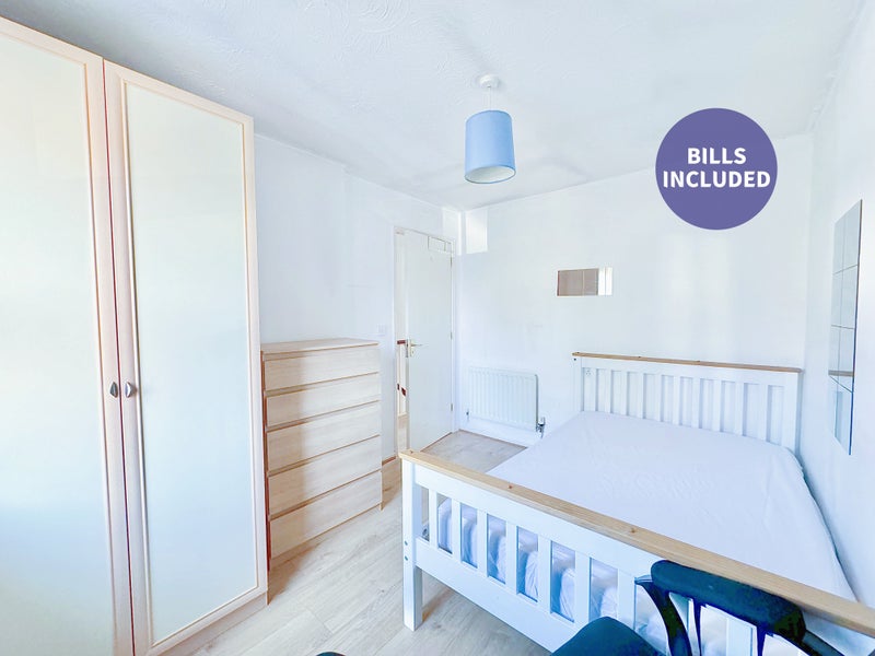 ' 1 Double and 1 Single Room to Let Bills Include' Room to Rent from