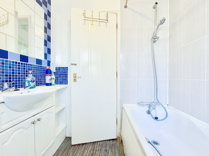 ' 1 Double and 1 Single Room to Let Bills Include' Room to Rent from