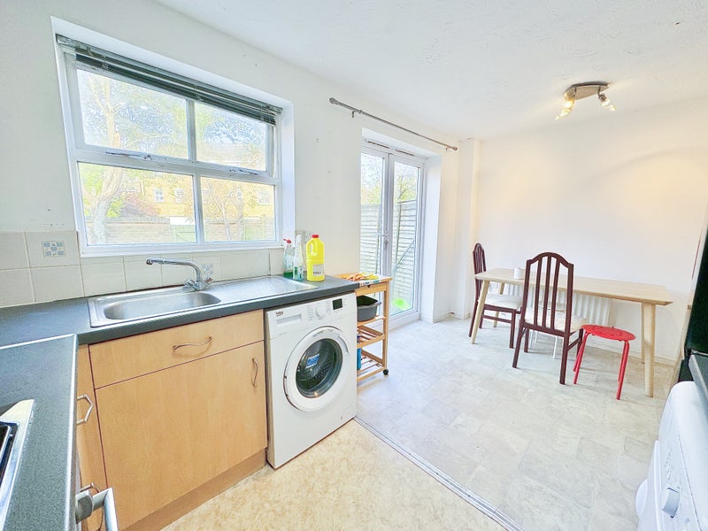 ' 1 Double and 1 Single Room to Let Bills Include' Room to Rent from