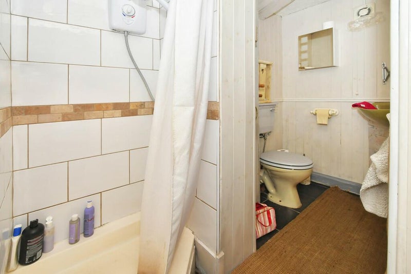 '1 bedroom Basement flat' Room to Rent from SpareRoom