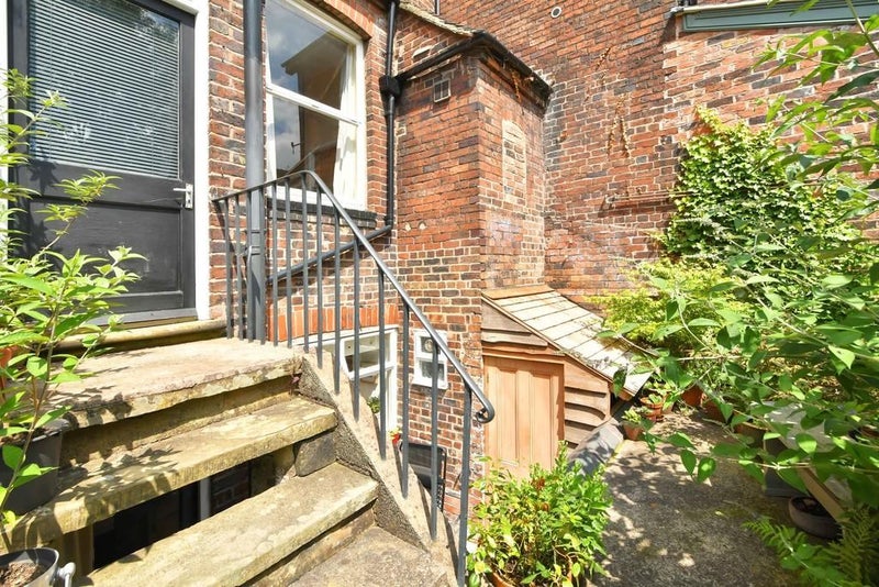 '1 bedroom Basement flat' Room to Rent from SpareRoom