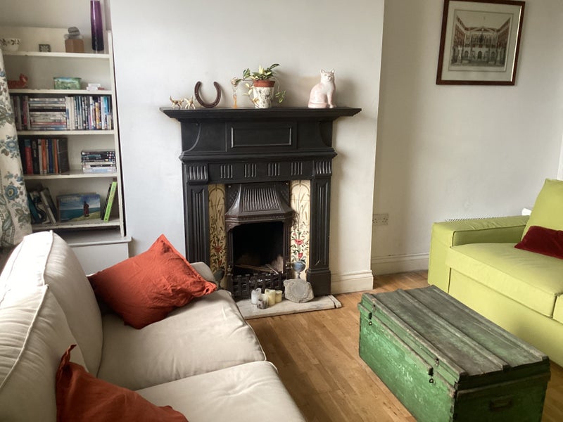 Photo 1: living room 