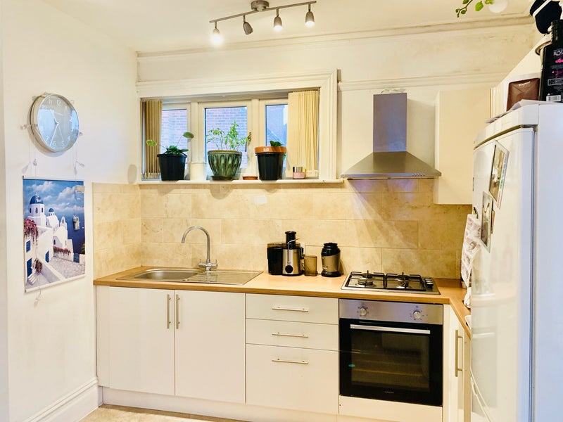 'Flat available in Weybridge ( Surrey)' Room to Rent from SpareRoom