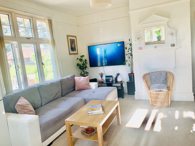 'Flat available in Weybridge ( Surrey)' Room to Rent from SpareRoom