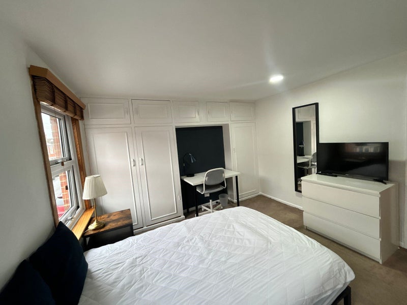 Photo 1: Large Double Bedroom
