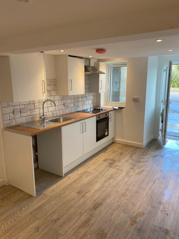 'Newly Built Large 1 Bedroom Flat Pool Redruth' Room to Rent from SpareRoom