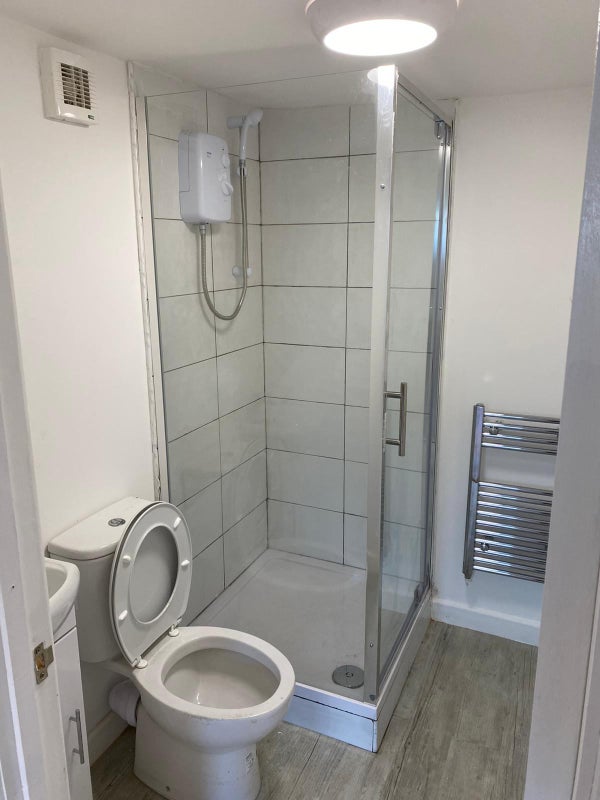 'Newly Built Large 1 Bedroom Flat Pool Redruth' Room to Rent from SpareRoom
