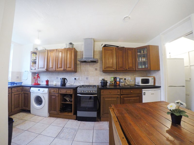 'Two Rooms Available/In Tottenham Hale' Room to Rent from SpareRoom