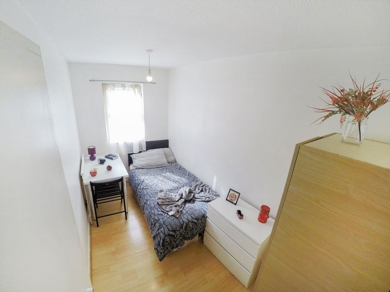 'Two Rooms Available/In Tottenham Hale' Room to Rent from SpareRoom