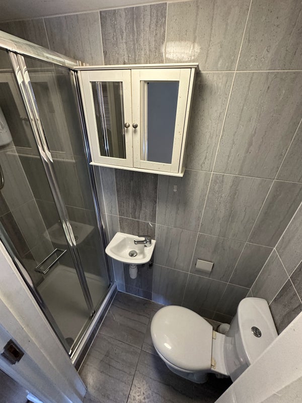 'DSS Studio Flat Available Catford, Lewisham SE6' Room to Rent from