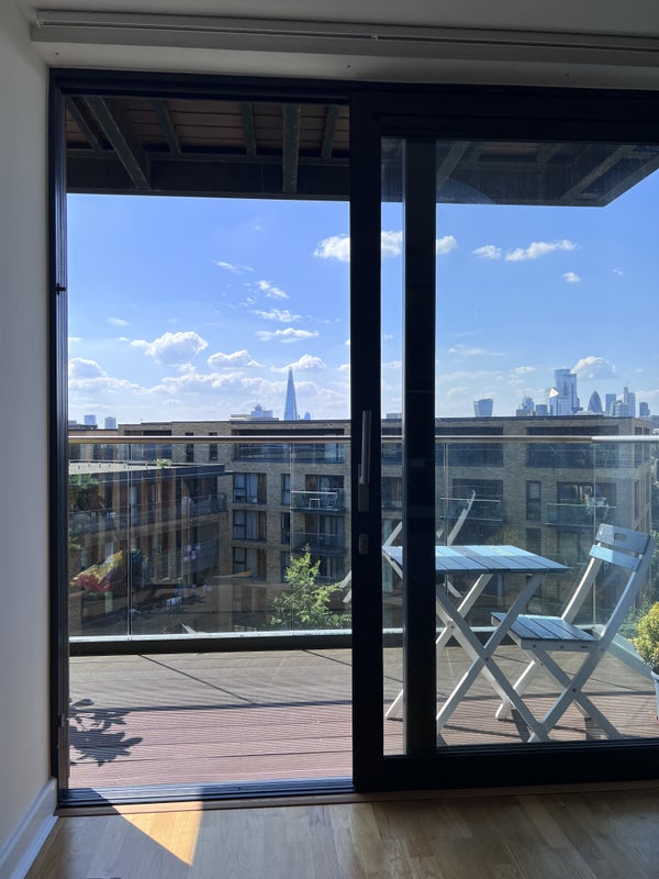 Photo 1: London skyline on a sunny day (view from balcony)
