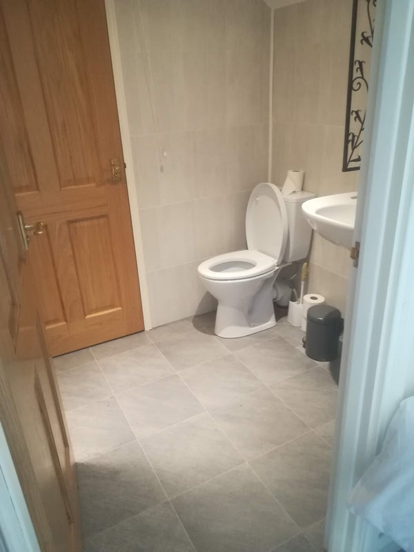 Photo 2: Ensuite 