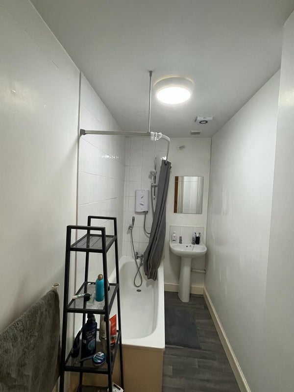 Photo 4: Bath